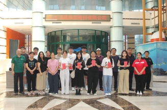 情系職工子女  助力夢想啟航——潔晶集團舉行職工子女高考獎學金發(fā)放儀式